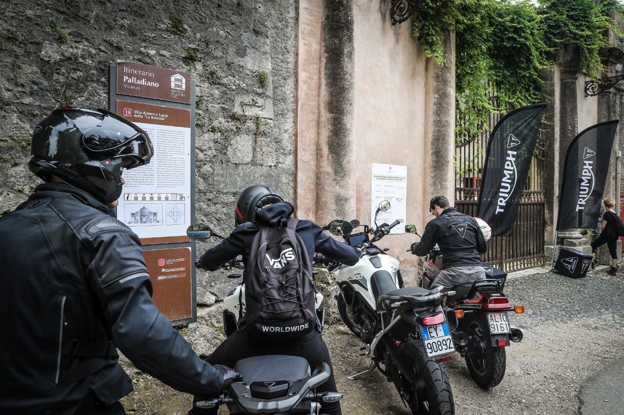 Triumph Adventure Experience: quando la moto va a braccetto con l'architettura